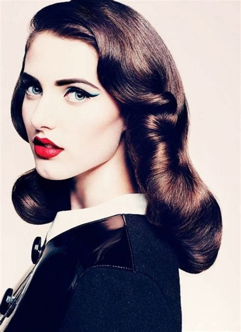1940s and 1950s Hair Styling: A Visual Guide to Vintage Glamour